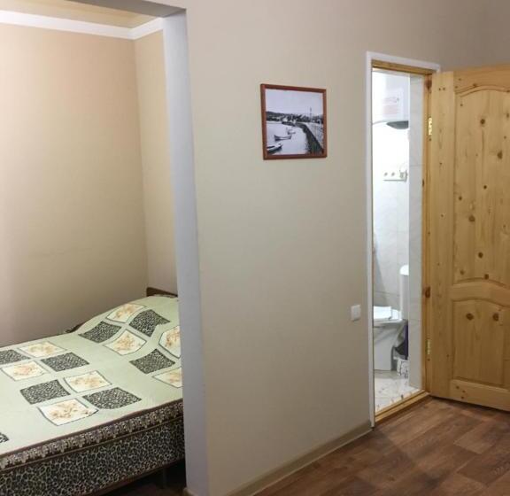 اتاق لوکس چهار تخته, Guest House On Shakirbay 11