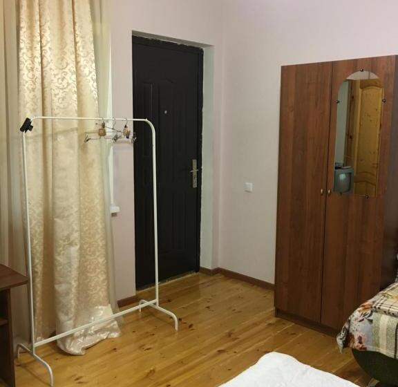اتاق لوکس سه تخته, Guest House On Shakirbay 11