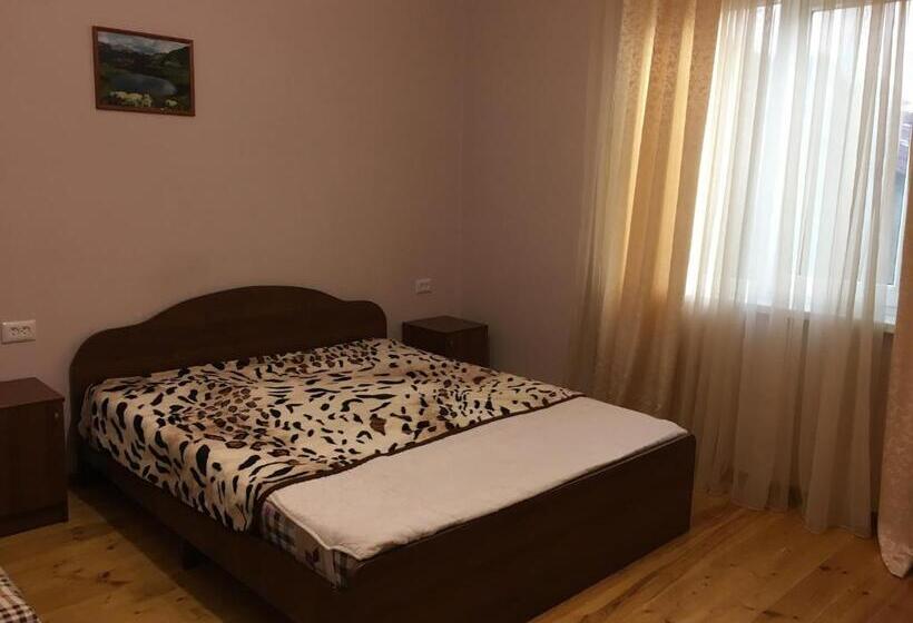 اتاق لوکس سه تخته, Guest House On Shakirbay 11