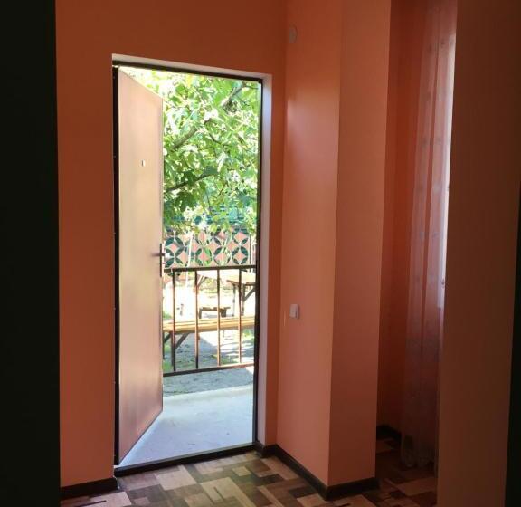 اتاق سوپریور, Guest House On Shakirbay 11