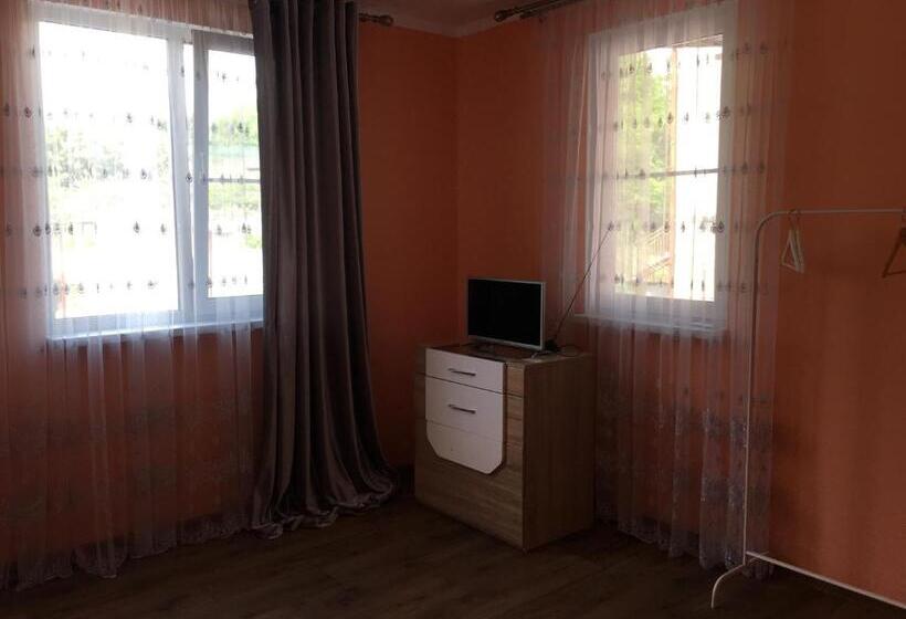 اتاق استاندارد سه نفره, Guest House On Shakirbay 11