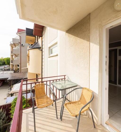 غرفة قياسية ثلاثية مزودة بشرفة, Vila Adriana