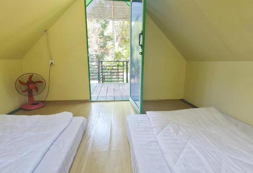 اتاق استاندارد با سرویس بهداشتی مشترک, Plankton Bungalow And Camping