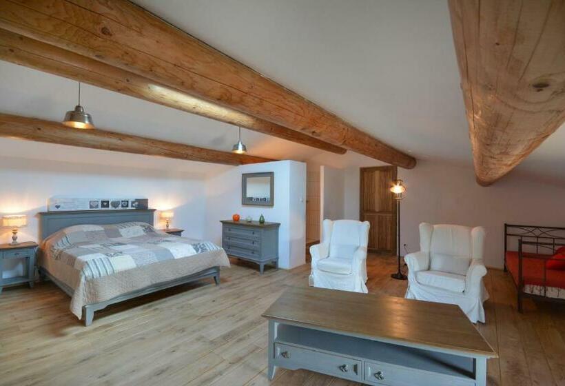 ファミリールーム, Domaine De Villemus