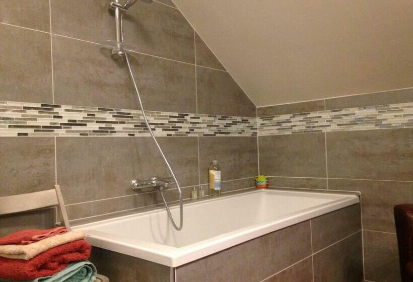 חדר לארבעה סטנדרטי עם נוף לגינה, Ch. D Hôtes De La Saliais