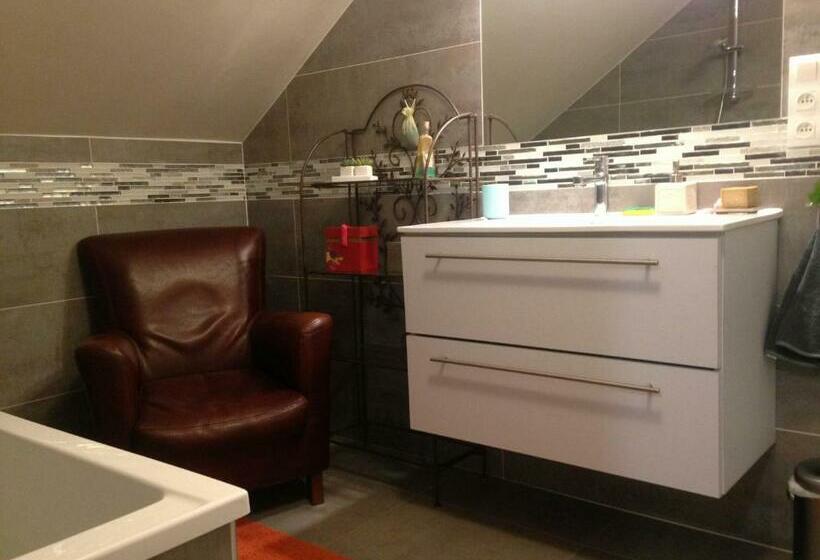 חדר לארבעה סטנדרטי עם נוף לגינה, Ch. D Hôtes De La Saliais