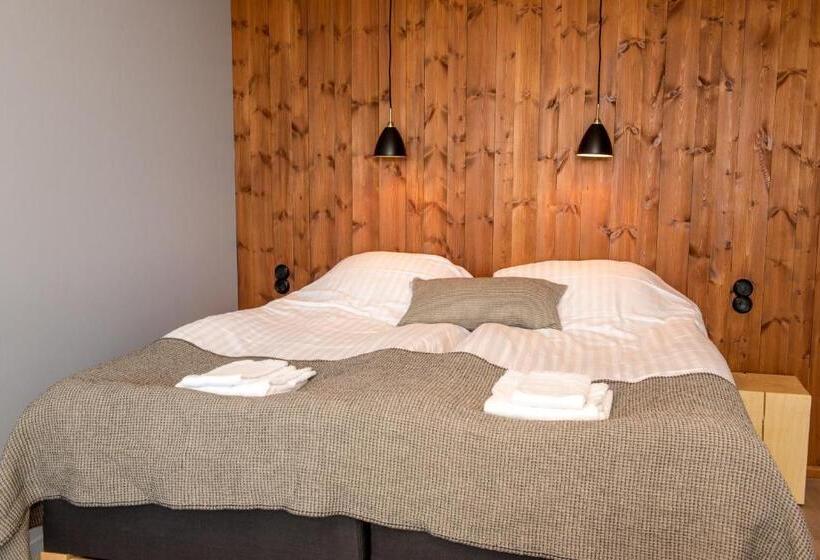 Perhehuone, Bergshotellet