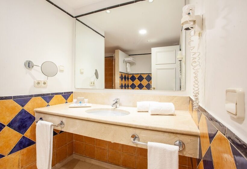 سوییت با چشم‌انداز باغ, Grupotel Macarella Suites & Spa
