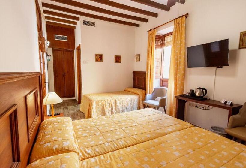 スタンダードトリプルルーム, Hostal Loreto