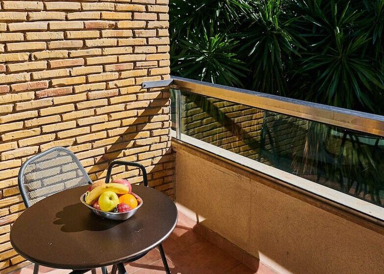 高级三人间, Divani Corfu Palace