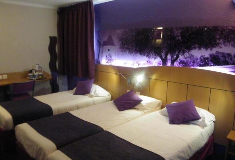 غرفة قياسية ثلاثية, Kyriad Direct Arles