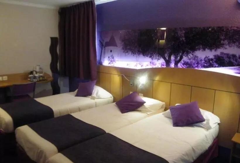 اتاق استاندارد سه نفره, Kyriad Direct Arles