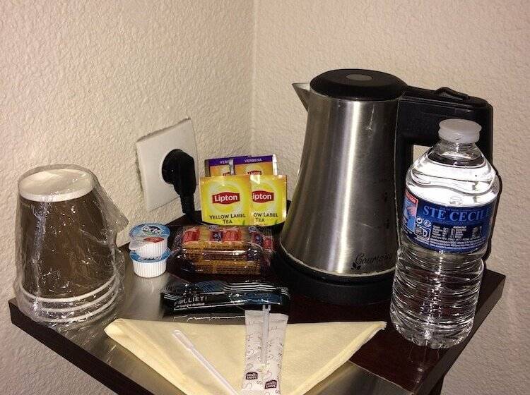 高级大房间, Kyriad Nîmes Ouest A9