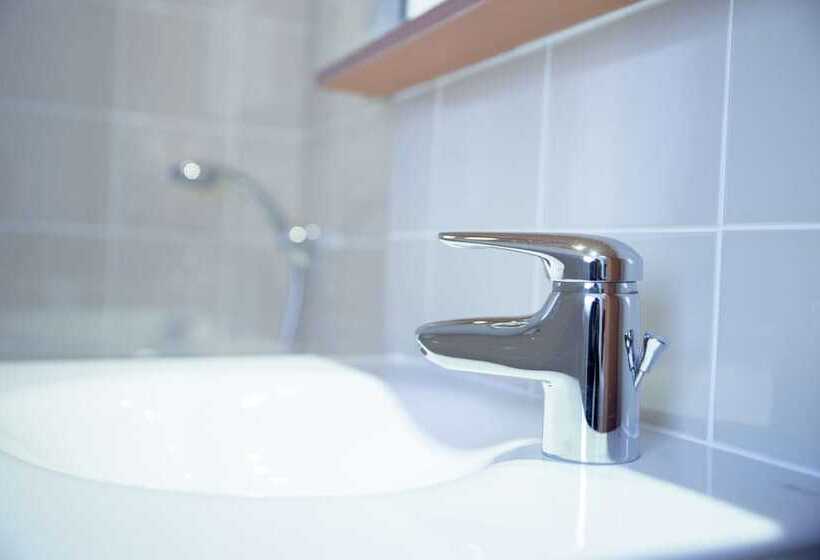 Номер Стандарт, Kyriad Rennes Nord