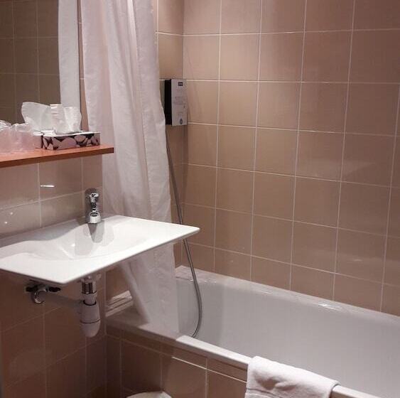 Номер Стандарт, Kyriad Rennes Nord