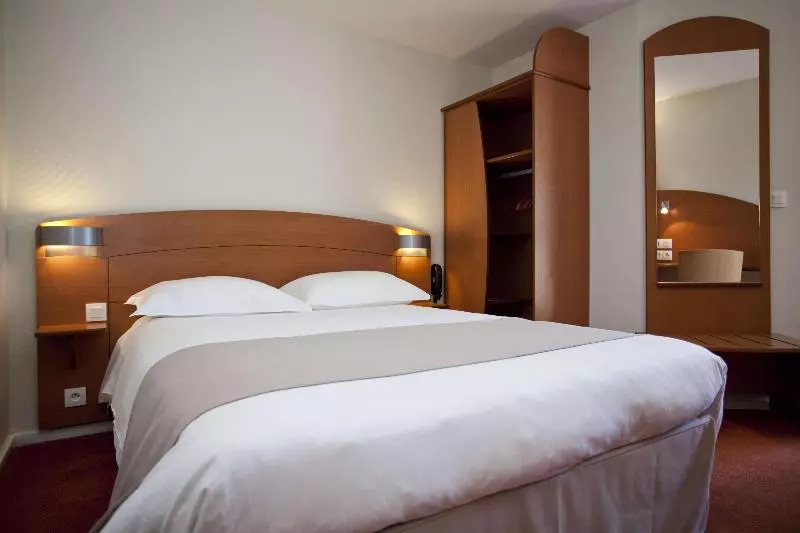 اتاق استاندارد سه نفره, Kyriad Rennes Nord