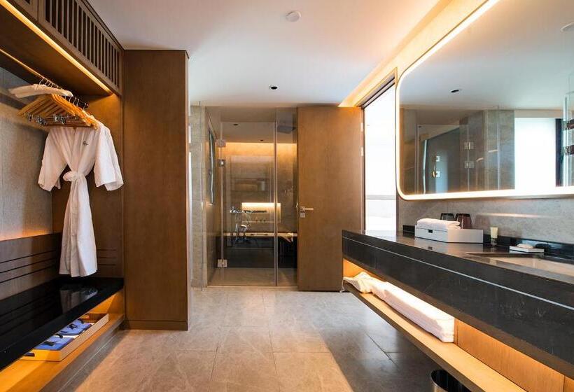 חדר דחוקס עם מיטת קינג, Wingate By Wyndham Hainan Chengmai