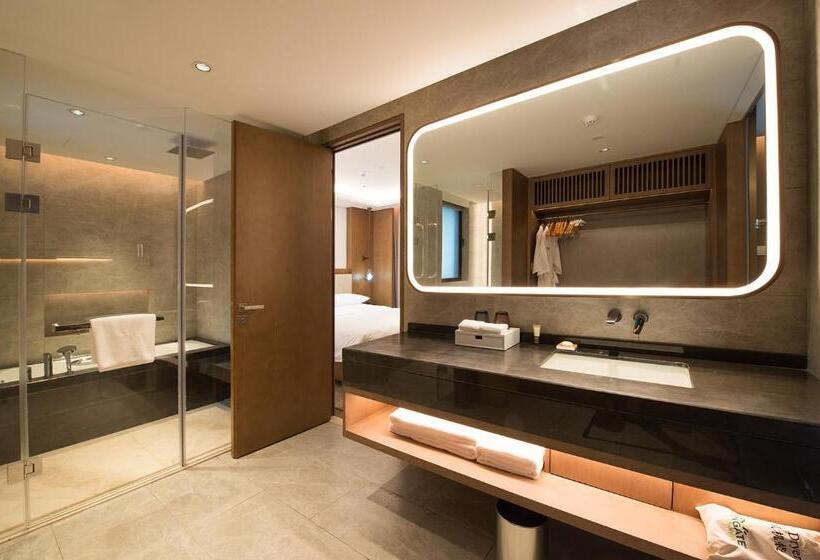 חדר דחוקס עם מיטת קינג, Wingate By Wyndham Hainan Chengmai