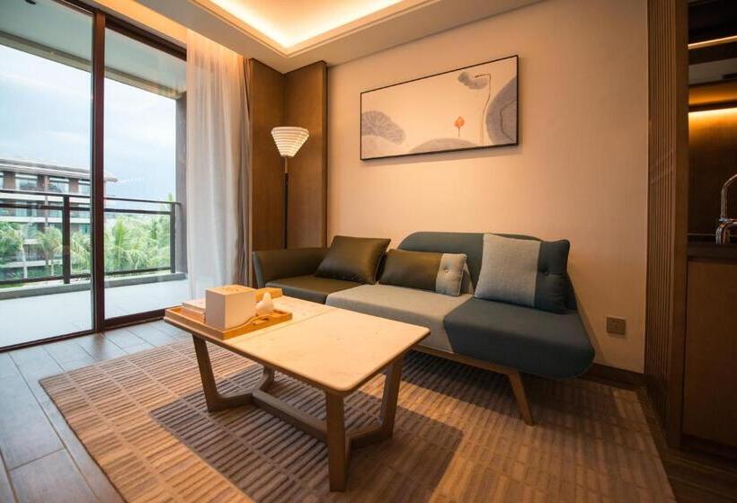 חדר דחוקס עם מיטת קינג, Wingate By Wyndham Hainan Chengmai