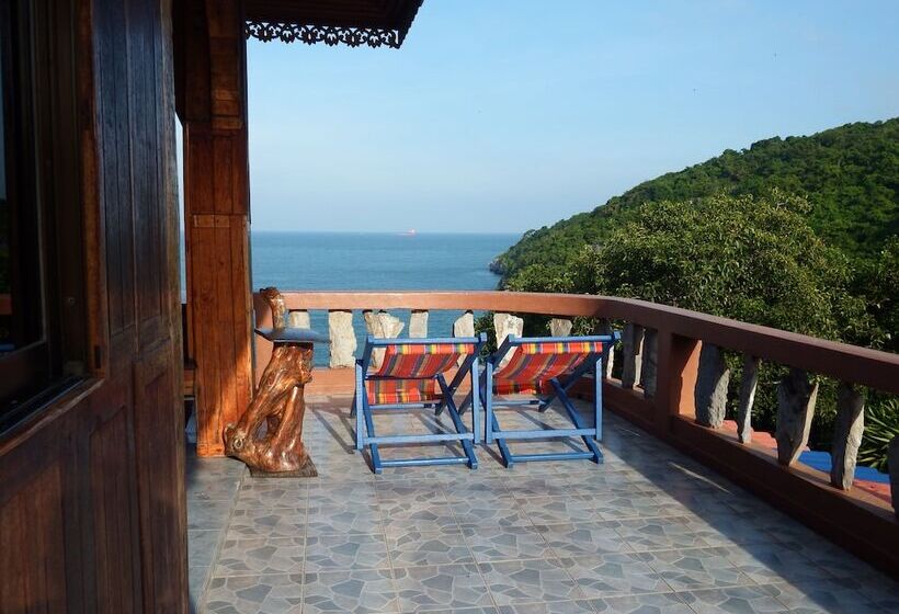 בקתה סטנדרטית, Charlie S Bungalows