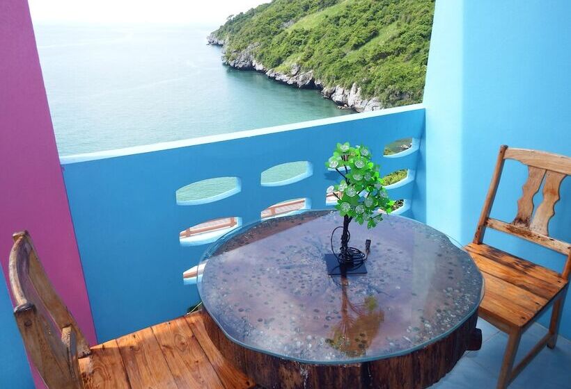 בקתה סטנדרטית, Charlie S Bungalows