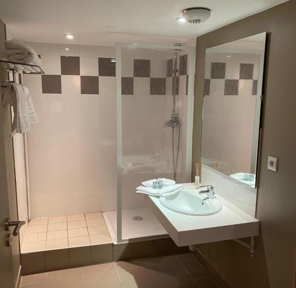 חדר קלאסי לשלושה, Auberge De Thelis