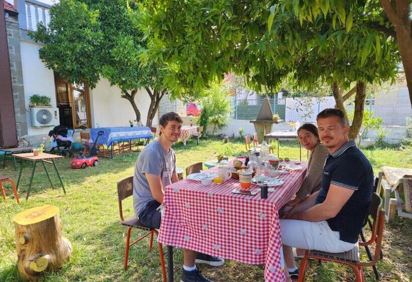 جناح مزود بتراس, Villa Shuaipaj