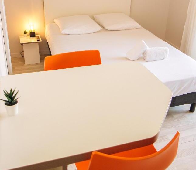 استودیو استاندارد با تراس, Twenty Business Flats Nîmes Trigone