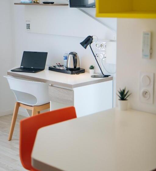 استودیوی سوپریور, Twenty Business Flats Nîmes Trigone