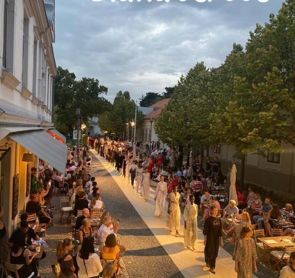 اتاق استاندارد سه نفره, Kedves Vendégház