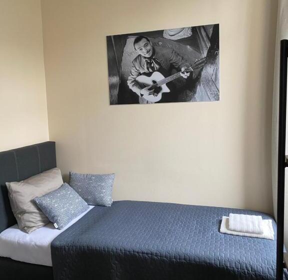 اتاق استاندارد سه نفره, Kedves Vendégház