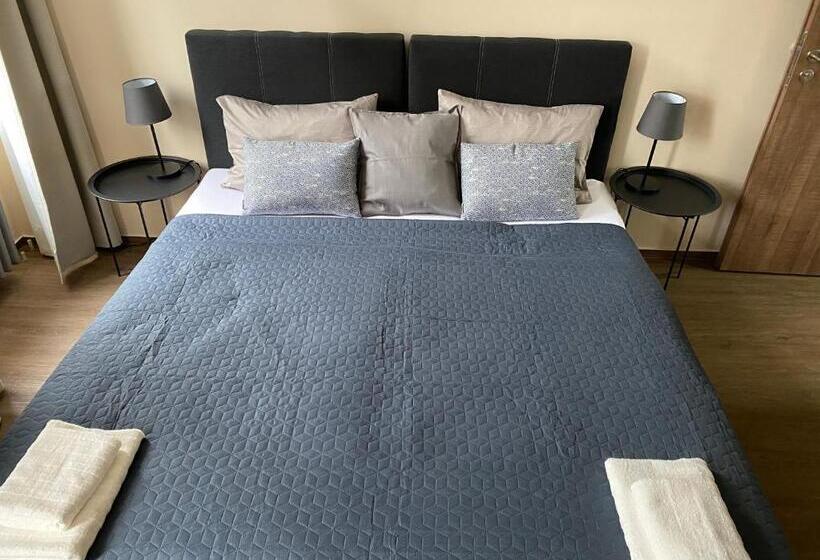 اتاق استاندارد سه نفره, Kedves Vendégház