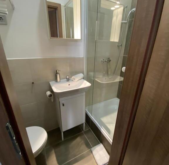 اتاق استاندارد یک نفره, Kedves Vendégház