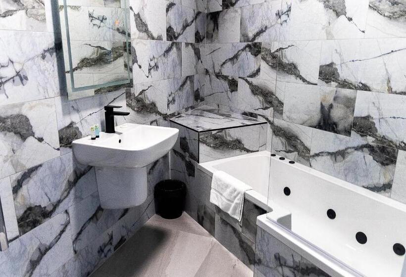 Апартаменты Deluxe 1 Спальня, Spire Accommodations Ltd