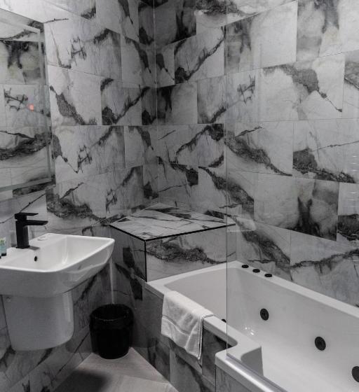 Апартаменты Deluxe 1 Спальня, Spire Accommodations Ltd