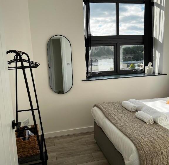 Апартаменты Deluxe 1 Спальня, Spire Accommodations Ltd