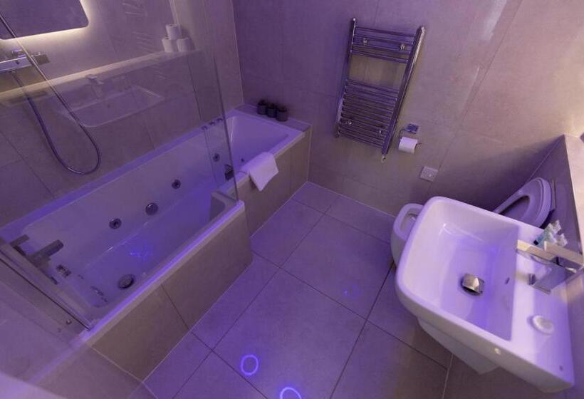 Студио Стандарт Кровать Кинг, Spire Accommodations Ltd