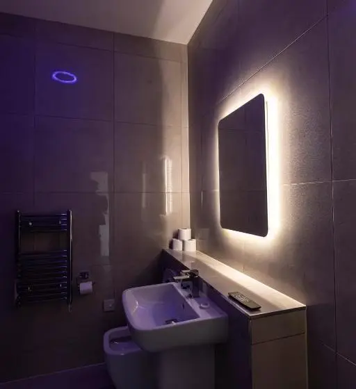 Estudi Estàndard Llit King, Spire Accommodations Ltd