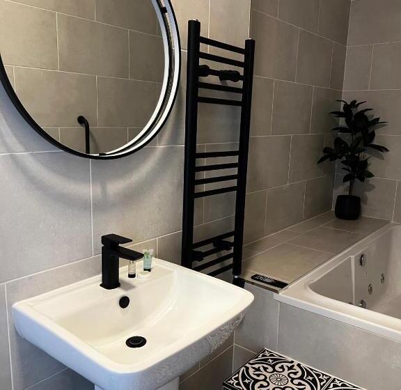 Апартаменты 2 Спальни, Spire Accommodations Ltd