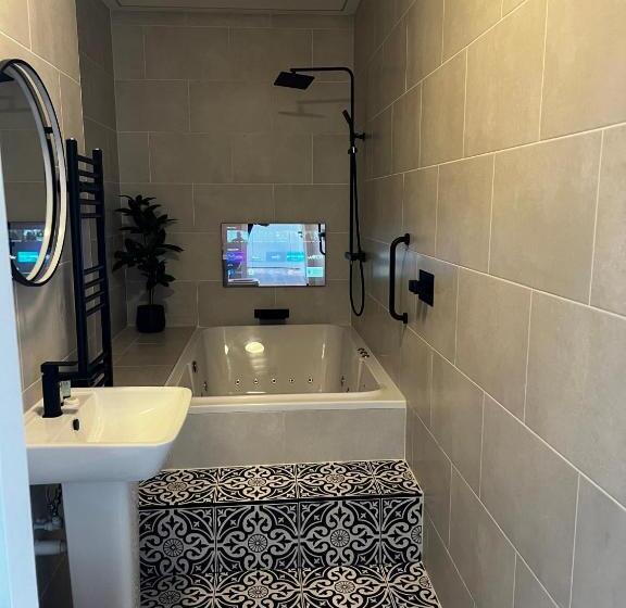 Апартаменты 2 Спальни, Spire Accommodations Ltd