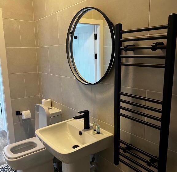Апартаменты 2 Спальни, Spire Accommodations Ltd