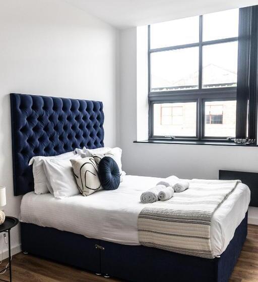 Апартаменты 2 Спальни, Spire Accommodations Ltd