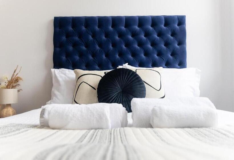 Апартаменты 2 Спальни, Spire Accommodations Ltd