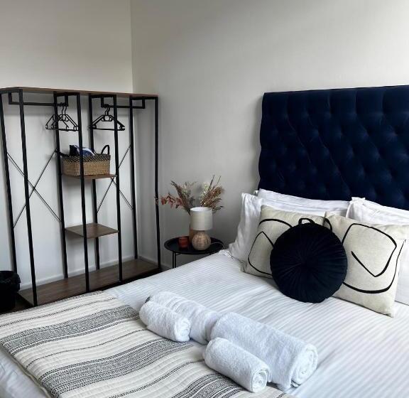 Апартаменты 2 Спальни, Spire Accommodations Ltd