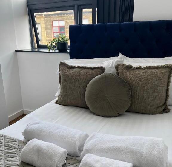 Апартаменты 2 Спальни, Spire Accommodations Ltd