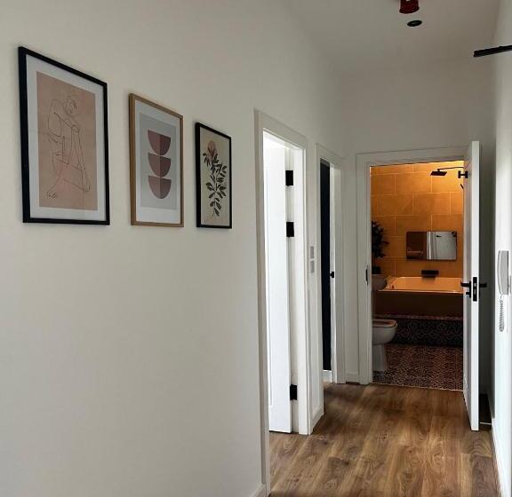 Апартаменты 2 Спальни, Spire Accommodations Ltd