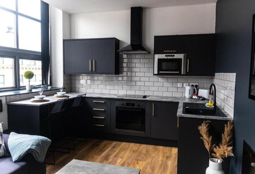 Апартаменты 2 Спальни, Spire Accommodations Ltd