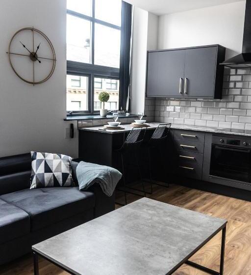 דירת שני חדרים, Spire Accommodations Ltd