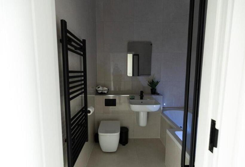 Апартаменты Deluxe 1 Спальня, Spire Accommodations Ltd