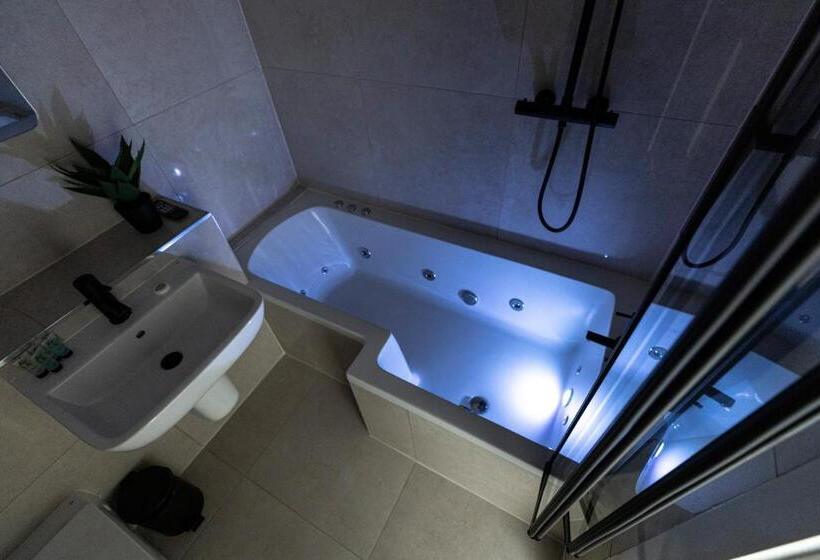 Апартаменты Deluxe 1 Спальня, Spire Accommodations Ltd